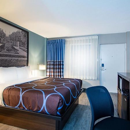 Super 8 By Wyndham Mobile I-65 Hotel Buitenkant foto