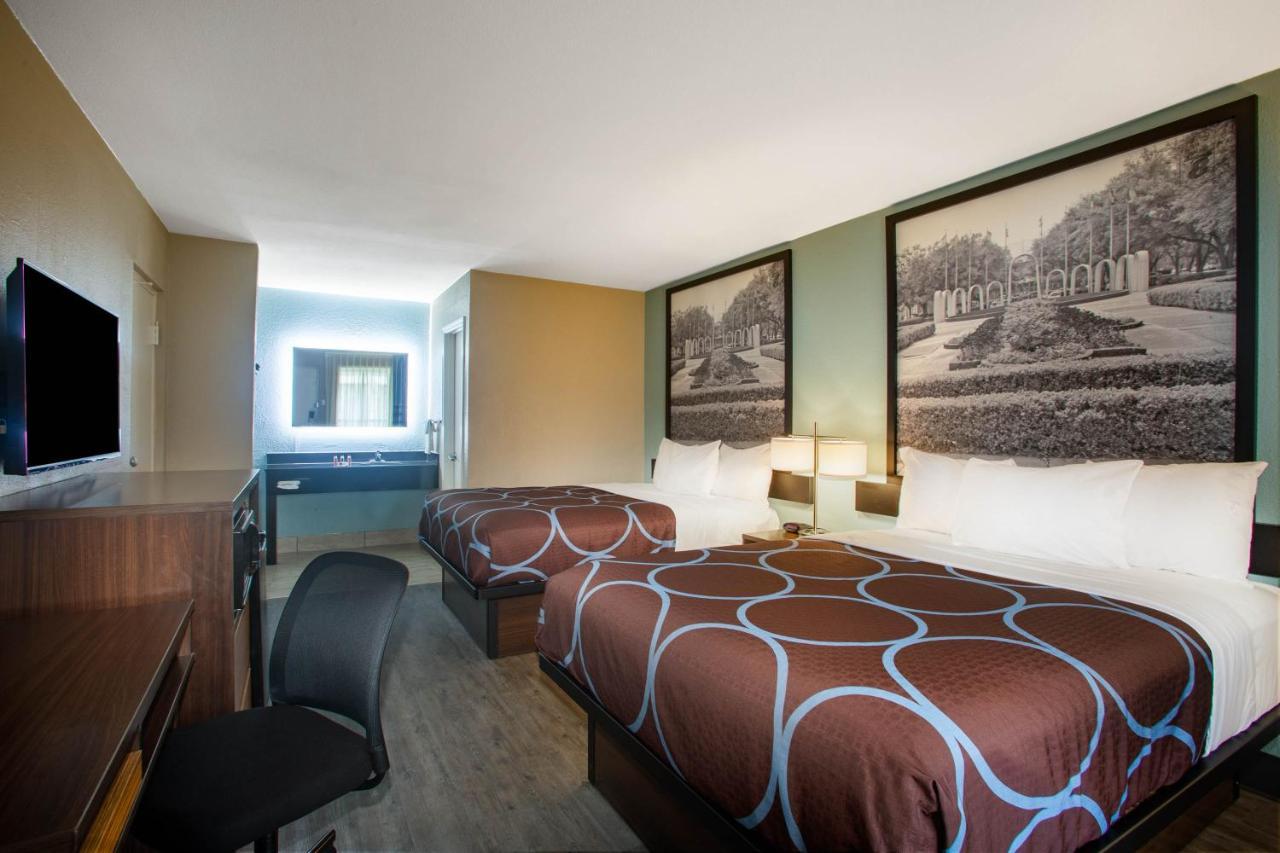 Super 8 By Wyndham Mobile I-65 Hotel Buitenkant foto